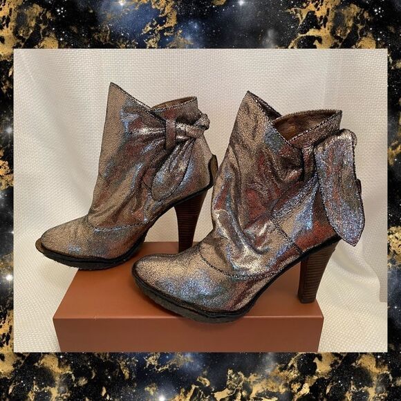 Oh deer! Metallic leather boots. Very unique! 8.5 - Picture 1 of 7